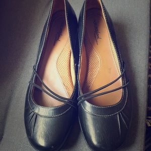 Cute Mary Jane-esque Naturalizer flats